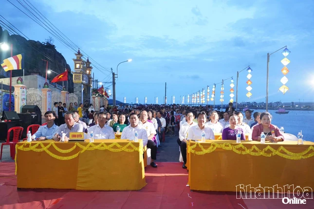 Đại biểu dự lễ