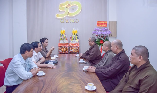 Phái đoàn lãnh đạo Ban Tôn giáo Chính phủ tại trụ sở tòa soạn Báo Giác Ngộ