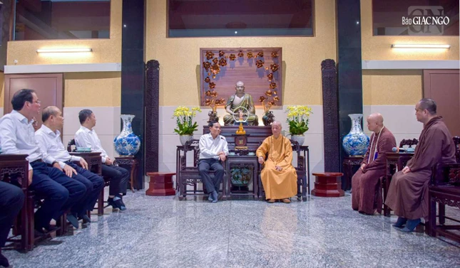 Quang cảnh buổi tiếp Bí thư Trần Lưu Quang và phái đoàn đại diện lãnh đạo Thành ủy, HĐND, UBND, UBMTTQVN TP.HCM đến chùa Huê Nghiêm thăm và chúc mừng Đức Pháp chủ nhân Đại lễ Phật đản Phật lịch 2570 Quang cảnh buổi tiếp Bí thư Trần Lưu Quang và phái đoàn đại diện lãnh đạo Thành ủy, HĐND, UBND, UBMTTQVN TP.HCM đến chùa Huê Nghiêm thăm và chúc mừng Đức Pháp chủ nhân Đại lễ Phật đản Phật lịch 2570
