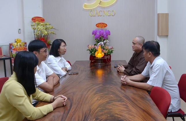 Thượng tọa Thích Tâm Hải trao đổi thông tin với phái đoàn lãnh đạo Phòng An ninh nội địa - Công an TP.HCM Thượng tọa Thích Tâm Hải trao đổi thông tin với phái đoàn lãnh đạo Phòng An ninh nội địa - Công an TP.HCM