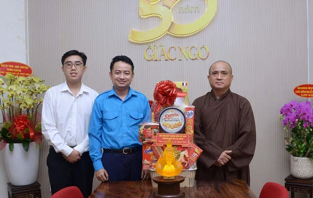 Chủ tịch Hội Thanh niên VN TP.HCM Lê Tuấn Anh cùng các cán bộ Văn phòng Thành đoàn TP.HCM thăm, chúc mừng Thượng tọa Thích Tâm Hải tại Báo Giác Ngộ nhân Đại lễ Phật đản Phật lịch 2570 Chủ tịch Hội Thanh niên VN TP.HCM Lê Tuấn Anh cùng các cán bộ Văn phòng Thành đoàn TP.HCM thăm, chúc mừng Thượng tọa Thích Tâm Hải tại Báo Giác Ngộ nhân Đại lễ Phật đản Phật lịch 2570