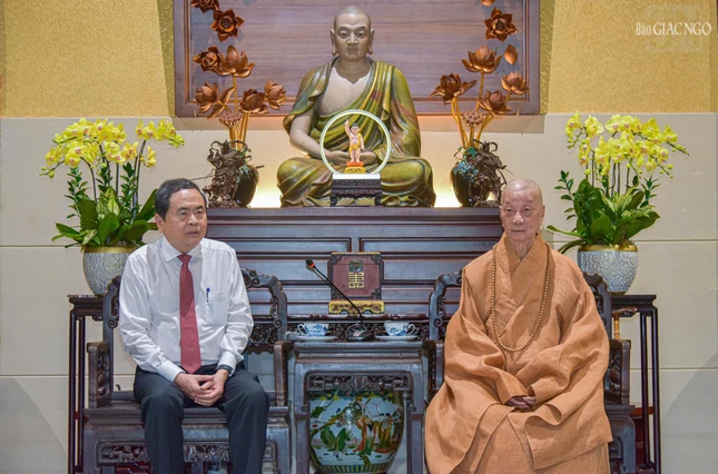 Chủ tịch Quốc hội Trần Thanh Mẫn và Đức Pháp chủ GHPGVN - Đại lão Hòa thượng Thích Trí Quảng Chủ tịch Quốc hội Trần Thanh Mẫn và Đức Pháp chủ GHPGVN - Đại lão Hòa thượng Thích Trí Quảng