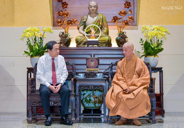 Đức Pháp chủ - Đại lão Hòa thượng Thích Trí Quảng trao đổi, chia sẻ với Chủ tịch Quốc hội Trần Thanh Mẫn và phái đoàn Đảng, Nhà nước, MTTQVN đến thăm, chúc mừng nhân Đại lễ Phật đản Phật lịch 2570 Đức Pháp chủ - Đại lão Hòa thượng Thích Trí Quảng trao đổi, chia sẻ với Chủ tịch Quốc hội Trần Thanh Mẫn và phái đoàn Đảng, Nhà nước, MTTQVN đến thăm, chúc mừng nhân Đại lễ Phật đản Phật lịch 2570