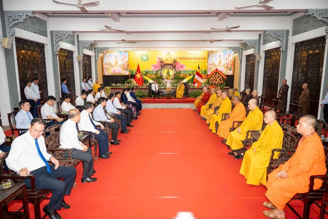 Quang cảnh buổi tiếp phái đoàn Đảng, Nhà nước, MTTQVN tại Văn phòng II Trung ương GHPGVN (thiền viện Quảng Đức) - Ảnh: Đăng Huy Quang cảnh buổi tiếp phái đoàn Đảng, Nhà nước, MTTQVN tại Văn phòng II Trung ương GHPGVN (thiền viện Quảng Đức) - Ảnh: Đăng Huy