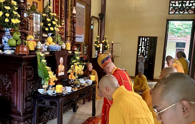 Đảnh lễ tưởng niệm Trưởng lão Hòa thượng Thích Phước Sơn tại hậu Tổ thiền viện Vạn Hạnh