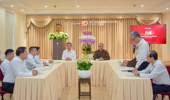 Quang cảnh buổi thăm, chúc mừng của phái đoàn lãnh đạo TP.HCM tại trụ sở tòa soạn Báo Giác Ngộ