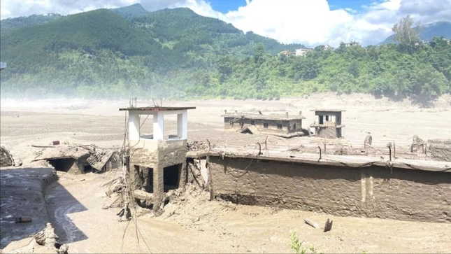 Trận lũ quét kinh hoàng đã làm mất tích gần 1.500 người ở Nepal và Trung Quốc