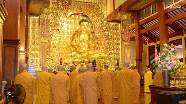Truyền thống của Phật giáo TP.HCM, sau mùa An cư kiết hạ, chư Tăng sẽ thực hiện Lễ Bố-tát định kỳ vào sáng 14 ÂL hàng tháng
