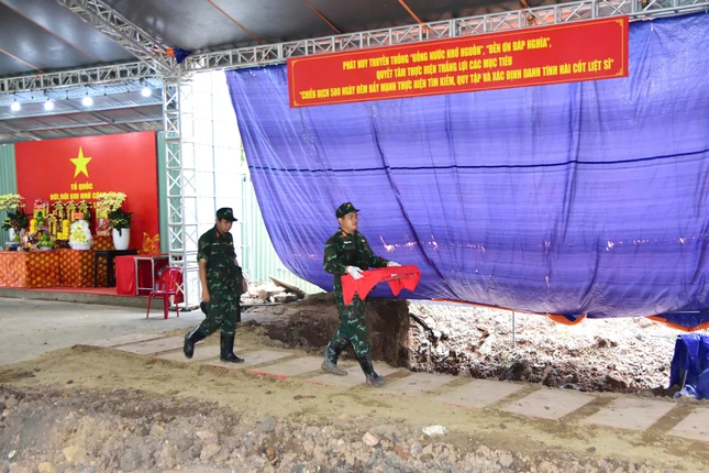 Với kết quả đã tìm thấy thêm 1 bộ hài cốt liệt sĩ, nâng tổng số lên 633 bộ hài cốt liệt sĩ được tìm thấy, quy tập tại 8 vị trí mộ tập thể ở Công viên Lê Thị Riêng Với kết quả đã tìm thấy thêm 1 bộ hài cốt liệt sĩ, nâng tổng số lên 633 bộ hài cốt liệt sĩ được tìm thấy, quy tập tại 8 vị trí mộ tập thể ở Công viên Lê Thị Riêng