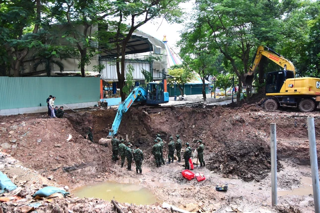 Hôm nay, 28-9-2026, lực lượng làm nhiệm vụ tiếp tục làm việc, xử lý hơn 300m³ đất Hôm nay, 28-9-2026, lực lượng làm nhiệm vụ tiếp tục làm việc, xử lý hơn 300m³ đất