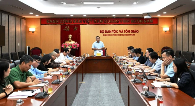 Quang cảnh buổi họp tại trụ sở Bộ Dân tộc và Tôn giáo Quang cảnh buổi họp tại trụ sở Bộ Dân tộc và Tôn giáo