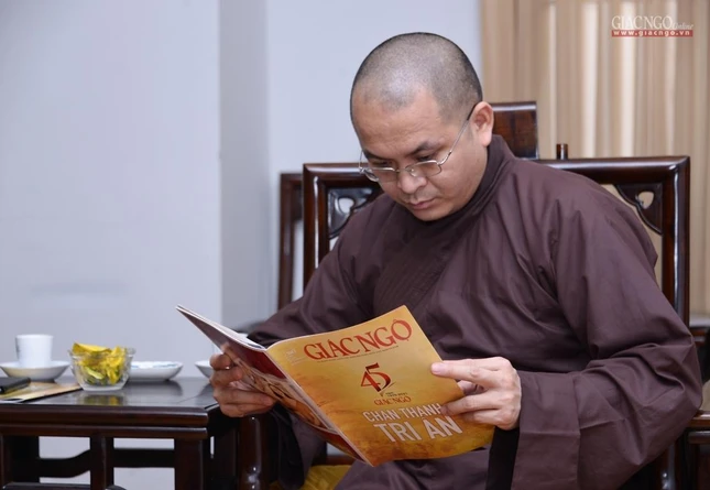 ĐĐ.Thích Nguyên Chính tại buổi gặp Ban Biên tập báo Giác Ngộ