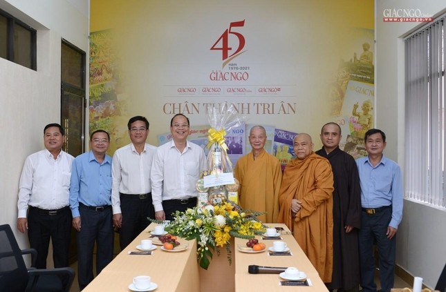Phái đoàn lãnh đạo Thành ủy TP.HCM với Ban Biên tập báo Giác Ngộ