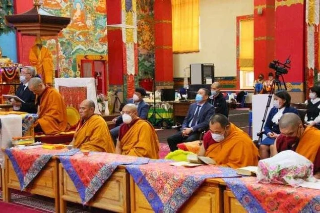 Lãnh đạo Phật giáo và đại diện Chính phủ cầu nguyện trong lễ kỷ niệm