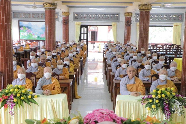 Chư hành giả Ni tại hạ trường chùa Kiều Đàm - Ảnh: Trung Thắng