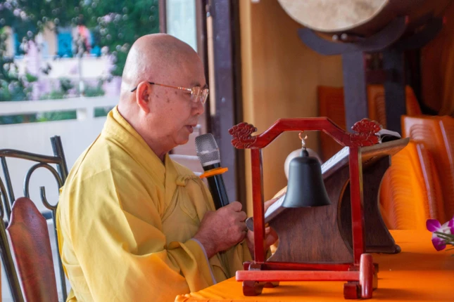 Hòa thượng Thích Hoằng Tri trùng tuyên giới luật Phật chế định giữa đại chúng Hòa thượng Thích Hoằng Tri trùng tuyên giới luật Phật chế định giữa đại chúng