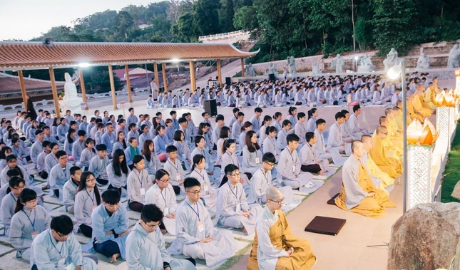 Thời khóa sáng giữa thiên nhiên vùng núi tại khoá tu tuổi trẻ “Vui trong ánh đạo” lần thứ 4