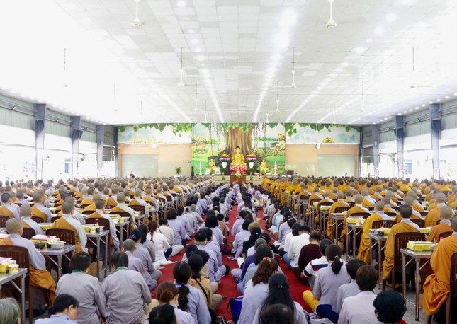 Quang cảnh buổi lễ cúng dường Học viện Phật giáo VN tại TP.HCM