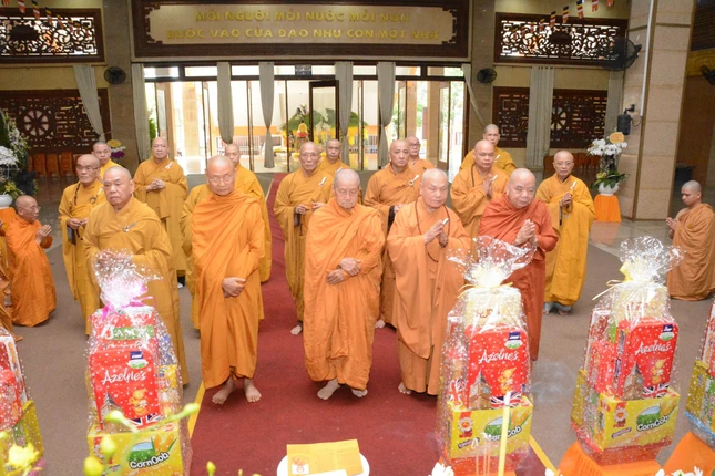 Nhất tâm cầu nguyện Giác linh Trưởng lão Hòa thượng cao đăng thượng phẩm