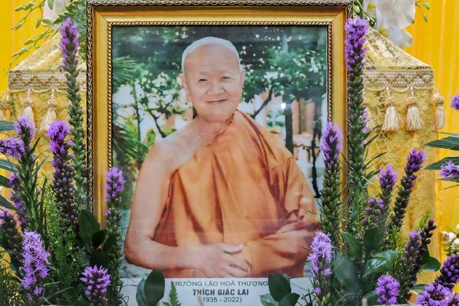 Di ảnh Trưởng lão Hòa thượng Thích Giác Lai tại Giác linh đường pháp viện Minh Đăng Quang Di ảnh Trưởng lão Hòa thượng Thích Giác Lai tại Giác linh đường pháp viện Minh Đăng Quang