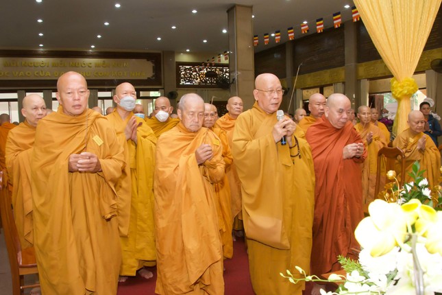 Chư tôn giáo phẩm niêm hương, cầu nguyện Giác linh Trưởng lão Hòa thượng cao đăng Phật quốc Chư tôn giáo phẩm niêm hương, cầu nguyện Giác linh Trưởng lão Hòa thượng cao đăng Phật quốc