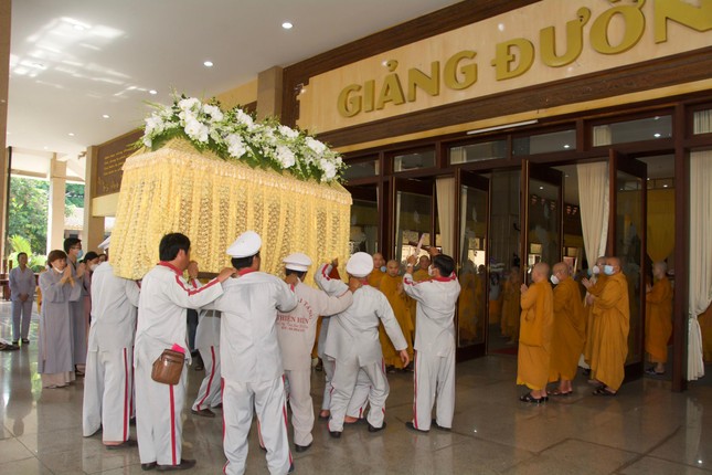 Cung tống kim quan rời Giác linh đường đến nơi trà-tỳ Cung tống kim quan rời Giác linh đường đến nơi trà-tỳ