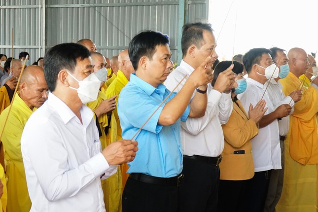 Chính quyền các cấp thắp hương cầu nguyện