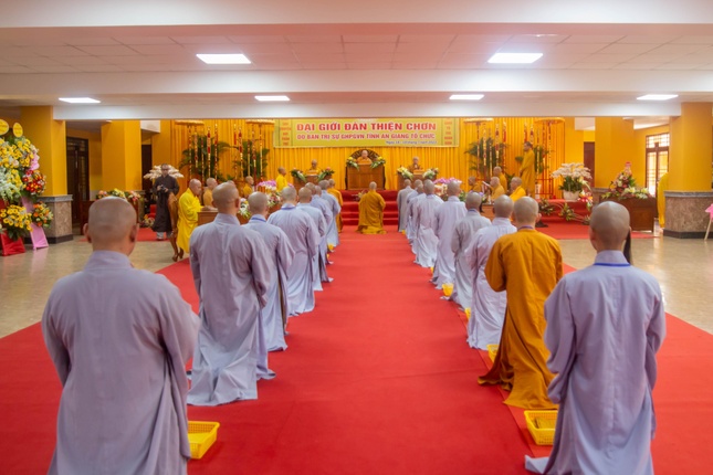 Giới tử Sa-di cầu thọ giới pháp