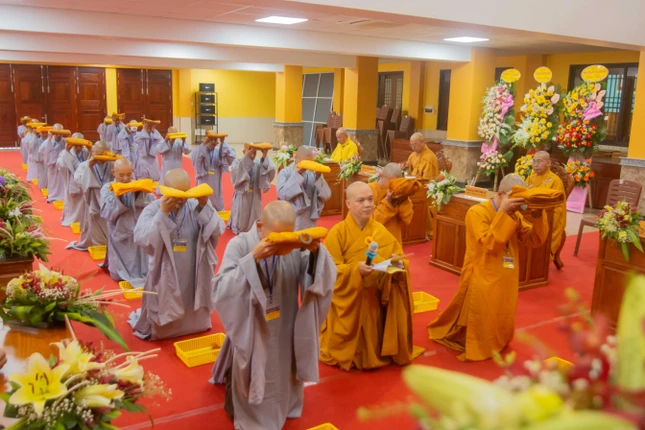 Giới tử Sa-di phát nguyện thọ mạn y