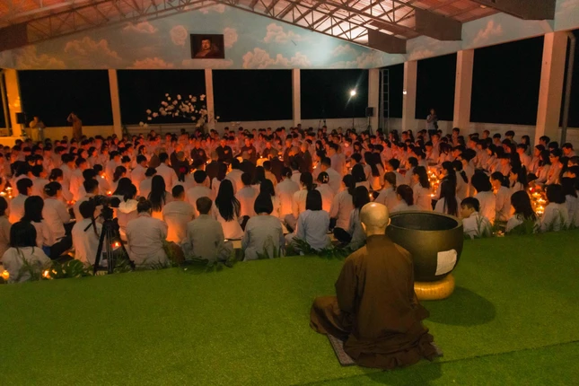 Đêm hoa đăng - thiền trà đọng lại nhiều cảm xúc ý nghĩa