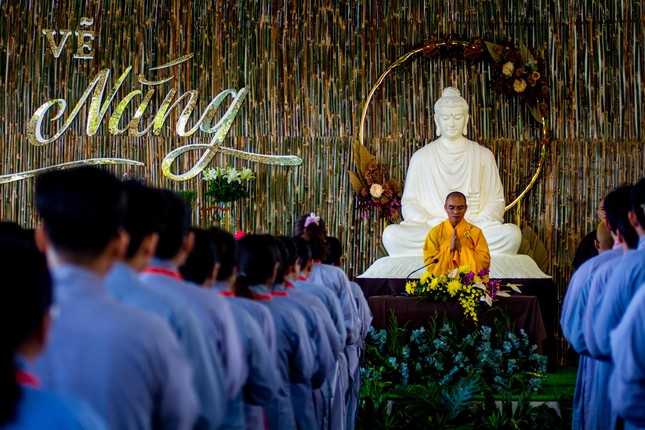 Đại đức Thích Thiện Tuệ chia sẻ pháp thoại