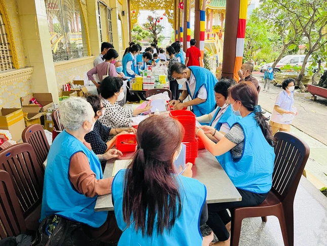 Đoàn thiện nguyện có hơn 70 y bác sĩ tham gia tổ chức chương trình