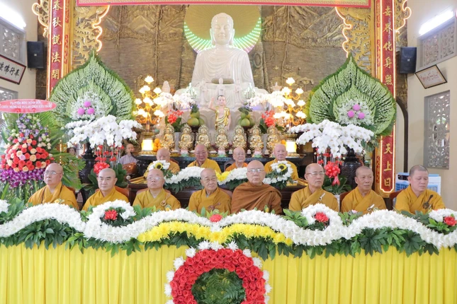 Chư tôn đức chứng minh buổi lễ Vu lan - Báo hiếu tại chùa Kiều Đàm