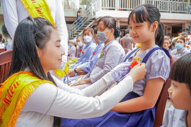 Hoa hồng hiếu hạnh trong ngày Vu lan - Báo hiếu