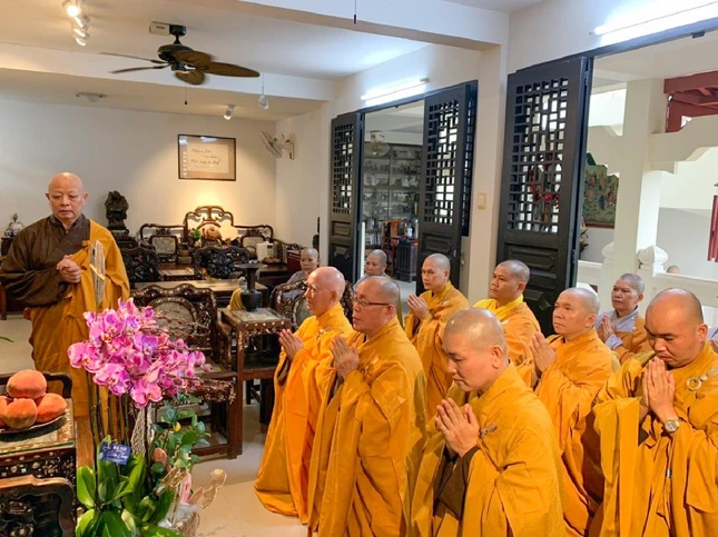 Đảnh lễ khánh tuế Hòa thượng Trưởng ban Trị sự GHPGVN TP.HCM Đảnh lễ khánh tuế Hòa thượng Trưởng ban Trị sự GHPGVN TP.HCM