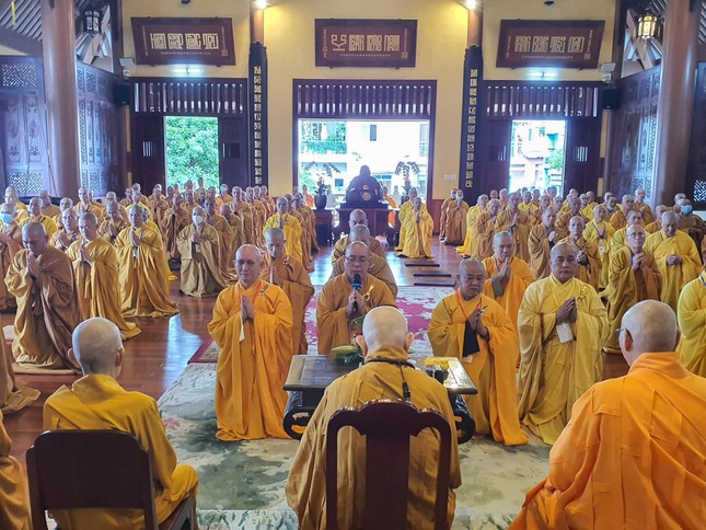 Chư Tăng hành giả an cư khánh tuế chư tôn đức chứng minh Chư Tăng hành giả an cư khánh tuế chư tôn đức chứng minh