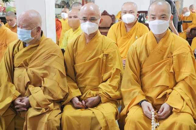 Chư tôn đức Thường trực Ban Trị sự GHPGVN TP.HCM tham dự lễ truy niệm