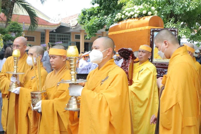 Thầy đi dấu vết chưa nhòa, tông phong tổ ấn gởi cùng non sông