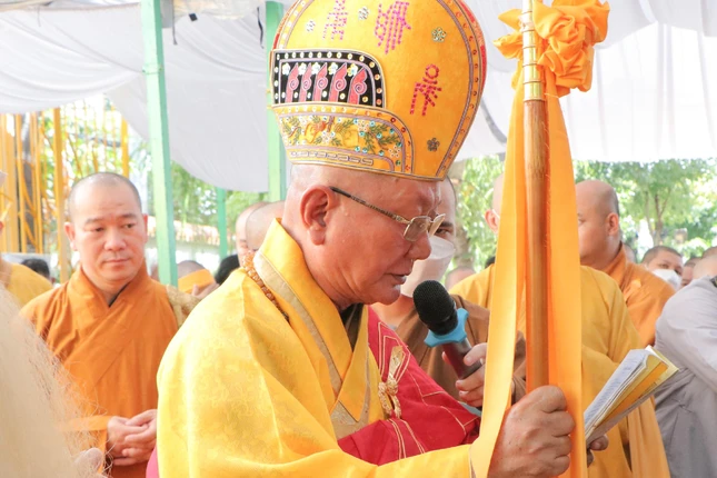 Hòa thượng Thích Huệ Cảnh tuyên pháp ngữ