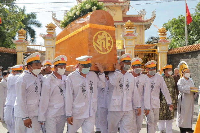 Phụng tống kim quan Hòa thượng đến đài hoả táng Phúc An Viên