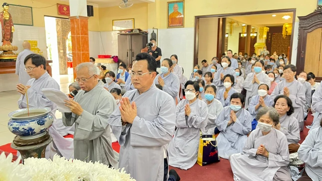 Phật tử chí thành dâng lời tác bạch