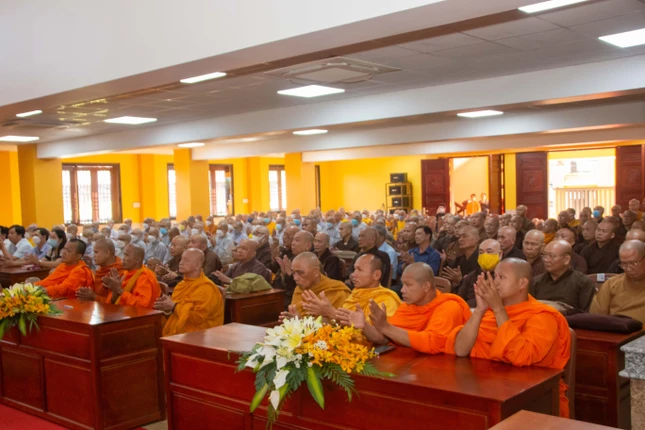 Tăng Ni trụ trì các tự viện tham dự