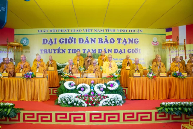 Niệm Phật cầu gia hộ