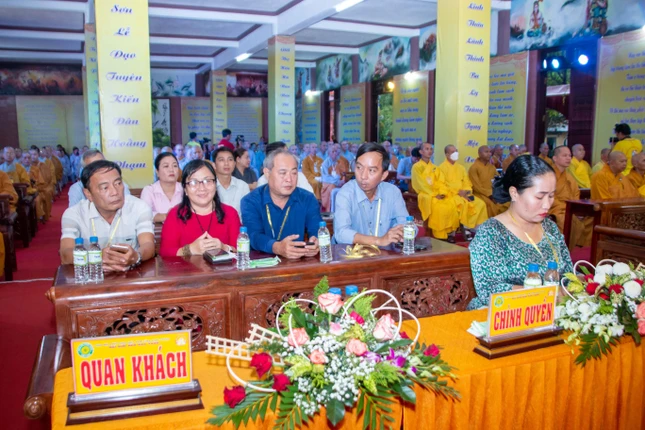 Chính quyền tham dự