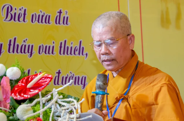 Thượng tọa Thích Thông Huệ cung tuyên tiểu sử Tổ sư Hải Bình - Bảo Tạng