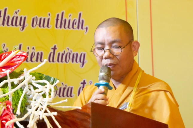 Đại đức Thích Đồng Niệm báo cáo công tác tổ chức