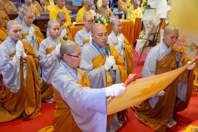 Cung an Chức sự Hội đồng Thập sư Ni