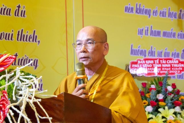 Thượng toạ Thích Hạnh Huệ, Phó ban Thường trực Ban Trị sự GHPGVN tỉnh Ninh Thuận phát biểu cảm tạ