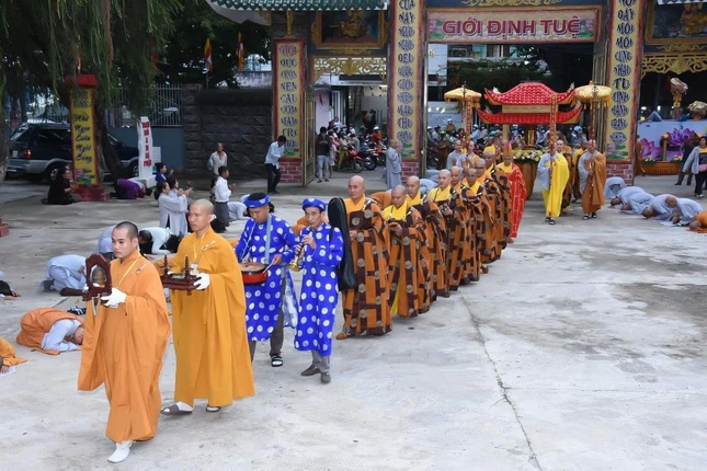 Tại giới trường chùa Sùng Ân