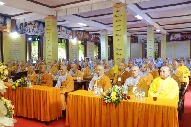 Chư giới tử lắng lòng đón nhận pháp âm từ Hòa thượng Tuyên Luật sư